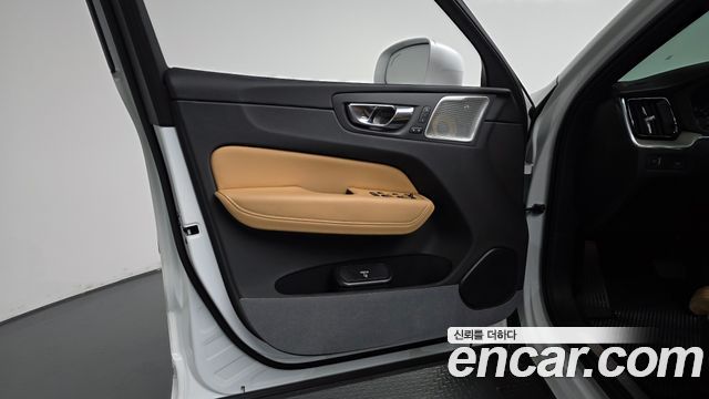 Volvo XC60 2020 — photo 14
