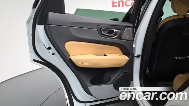 Volvo XC60 2020 — photo 15