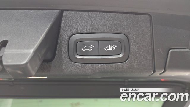 Volvo XC60 2020 — photo 27