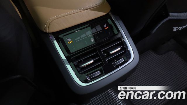 Volvo XC60 2020 — photo 32