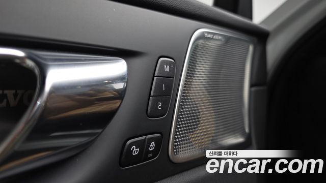 Volvo XC60 2020 — photo 33