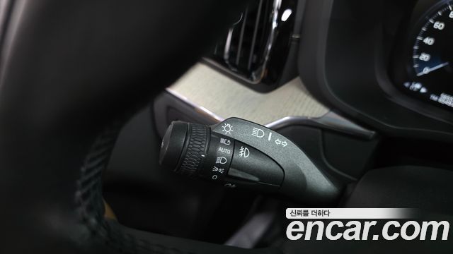 Volvo XC60 2020 — photo 34