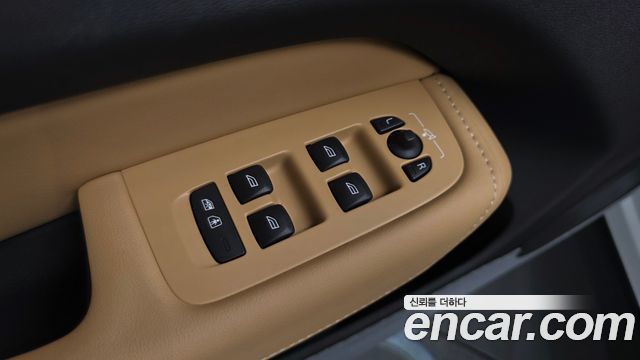 Volvo XC60 2020 — photo 35