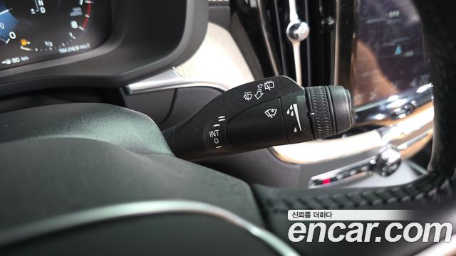 Volvo XC60 2020 — photo 37