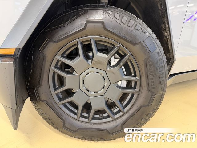 Tesla Cybertruck 2024 — photo 8