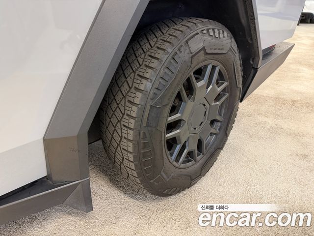 Tesla Cybertruck 2024 — photo 9