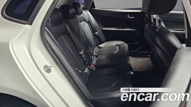Kia K5 2017 — photo 17