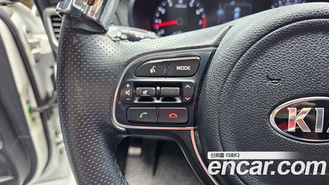 Kia K5 2017 — photo 24
