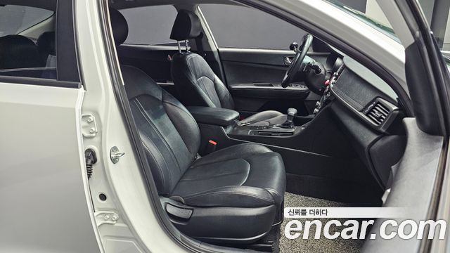 Kia K5 2017 — photo 16