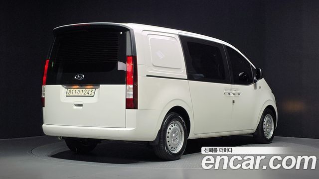 Hyundai Staria 2022 — photo 2