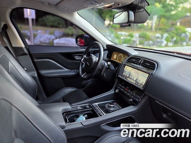 Jaguar F-PACE 2017 — photo 9