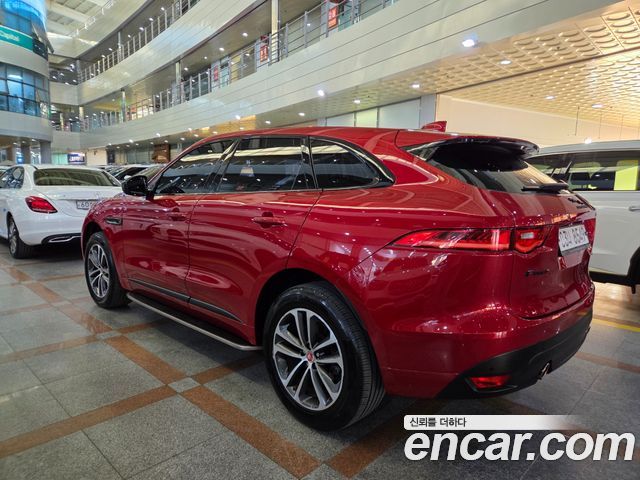 Jaguar F-PACE 2017 — photo 14