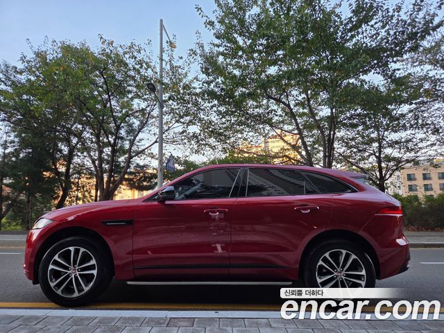 Jaguar F-PACE 2017 — photo 18