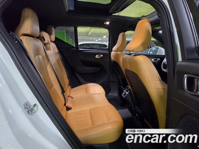 Volvo XC40 2020 — photo 16