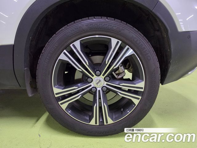 Volvo XC40 2020 — photo 17