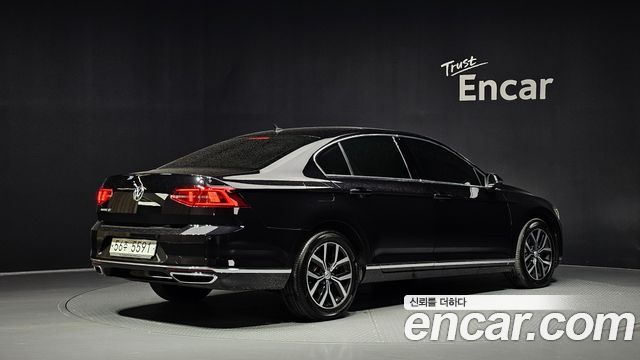 Volkswagen Passat 2018 — photo 2