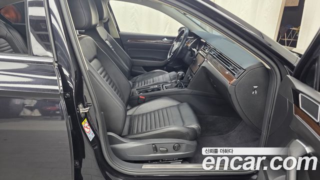 Volkswagen Passat 2018 — photo 11