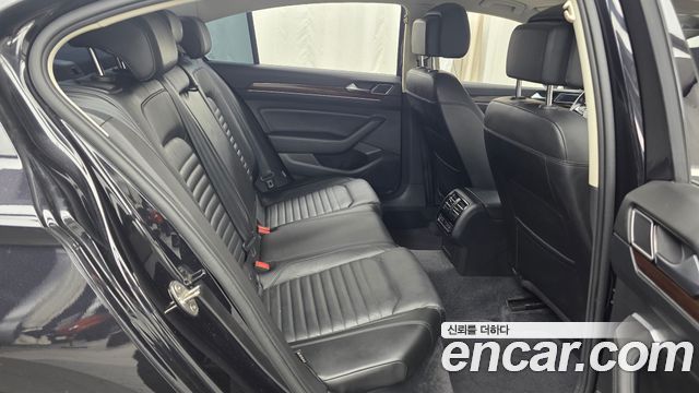 Volkswagen Passat 2018 — photo 12