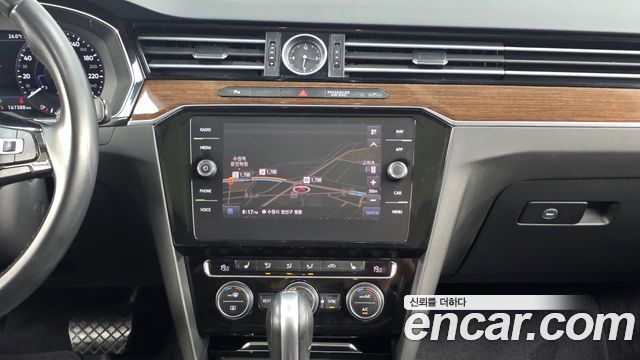 Volkswagen Passat 2018 — photo 14