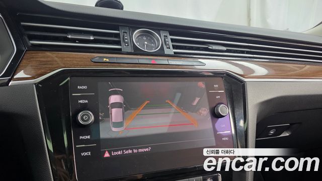 Volkswagen Passat 2018 — photo 15