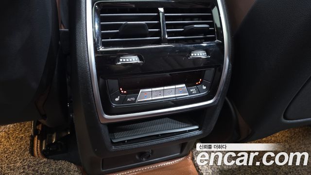 BMW X5 2021 — photo 25