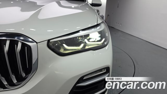 BMW X5 2021 — photo 8