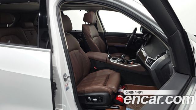 BMW X5 2021 — photo 16