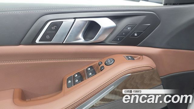 BMW X5 2021 — photo 29