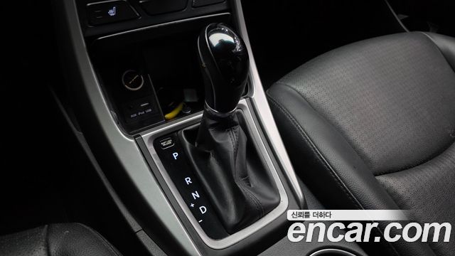 Hyundai AVANTE 2016 — photo 9