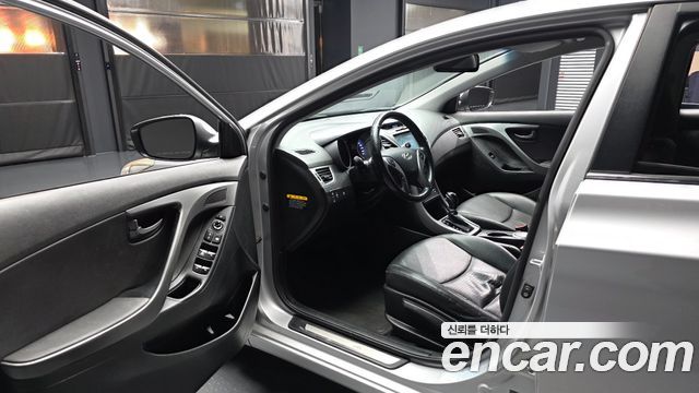Hyundai AVANTE 2016 — photo 10