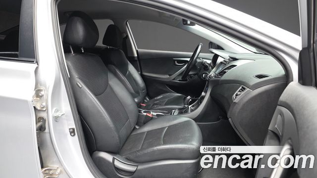Hyundai AVANTE 2016 — photo 11