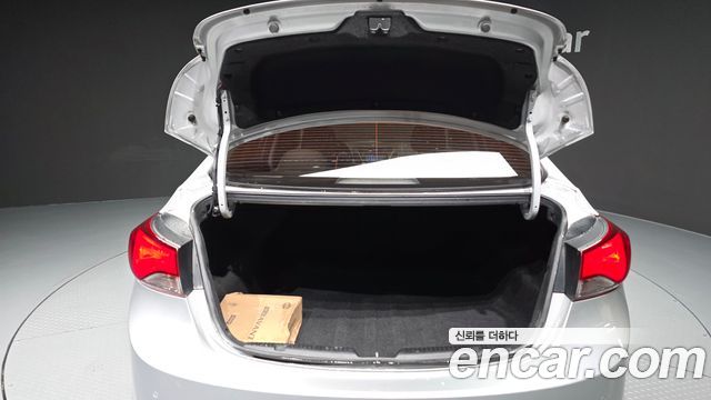 Hyundai AVANTE 2016 — photo 20