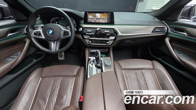 BMW 5-Series 2020 — photo 10