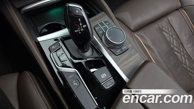 BMW 5-Series 2020 — photo 12