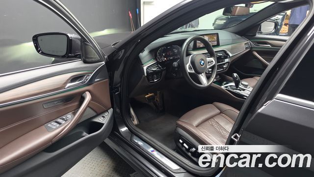 BMW 5-Series 2020 — photo 13