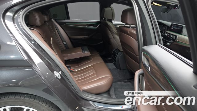 BMW 5-Series 2020 — photo 17