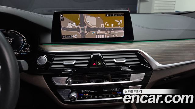 BMW 5-Series 2020 — photo 19