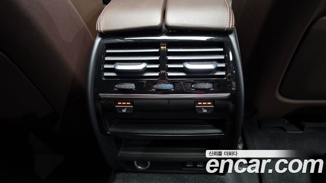 BMW 5-Series 2020 — photo 24