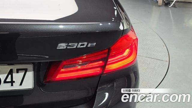 BMW 5-Series 2020 — photo 9