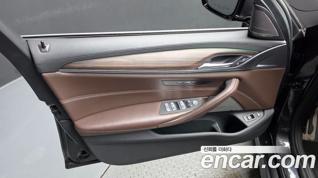 BMW 5-Series 2020 — photo 14