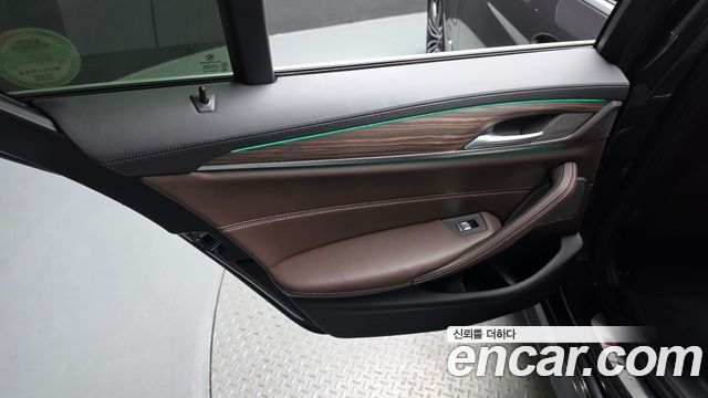 BMW 5-Series 2020 — photo 15