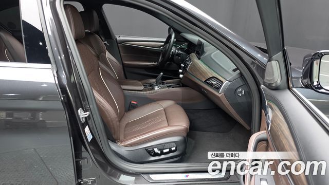 BMW 5-Series 2020 — photo 16