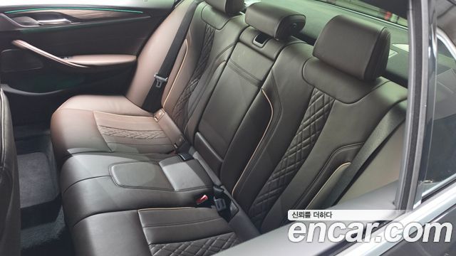 BMW 5-Series 2020 — photo 30