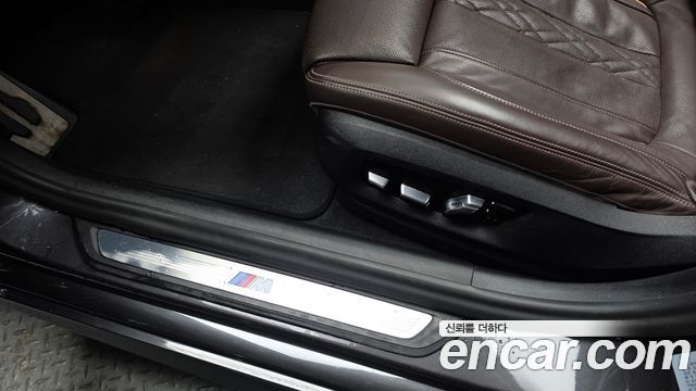 BMW 5-Series 2020 — photo 32