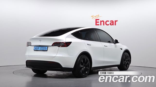 Tesla Model Y 2023 — photo 2