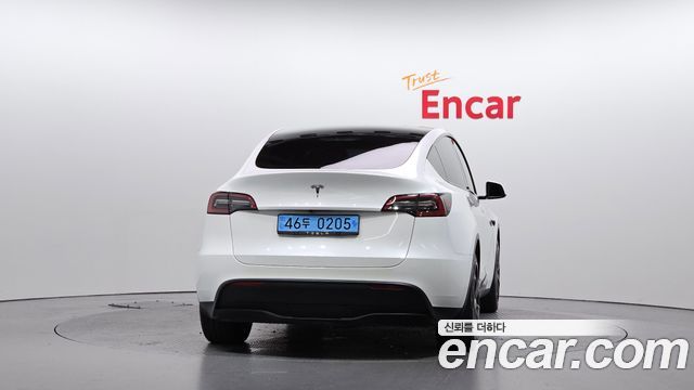 Tesla Model Y 2023 — photo 4