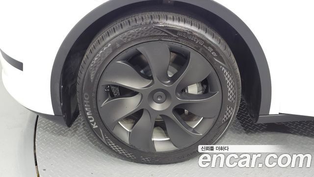 Tesla Model Y 2023 — photo 5
