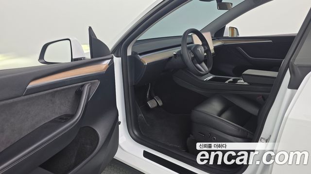 Tesla Model Y 2023 — photo 13