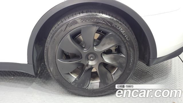 Tesla Model Y 2023 — photo 7