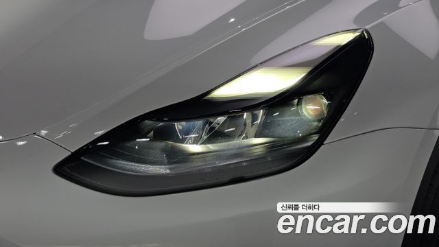 Tesla Model Y 2023 — photo 8